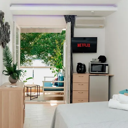 Guest house Sea View Studio In Front Of The Beach. Nea Peramos (Macedonia)