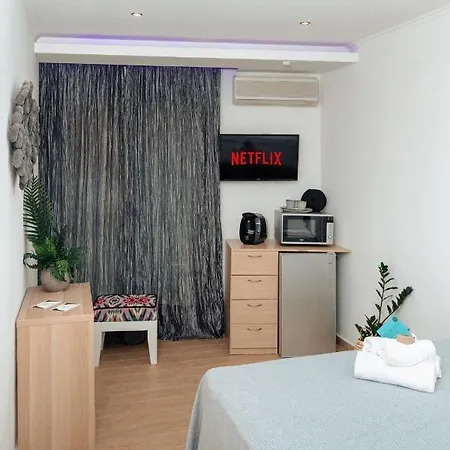 Sea View Studio In Front Of The Beach. Guest house Nea Peramos (Macedonia)