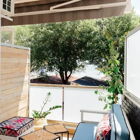 Sea View Studio In Front Of The Beach. *