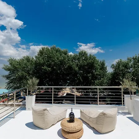 Sea View Studio In Front Of The Beach. * Néa Péramos