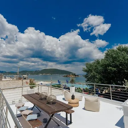 Sea View Studio In Front Of The Beach.